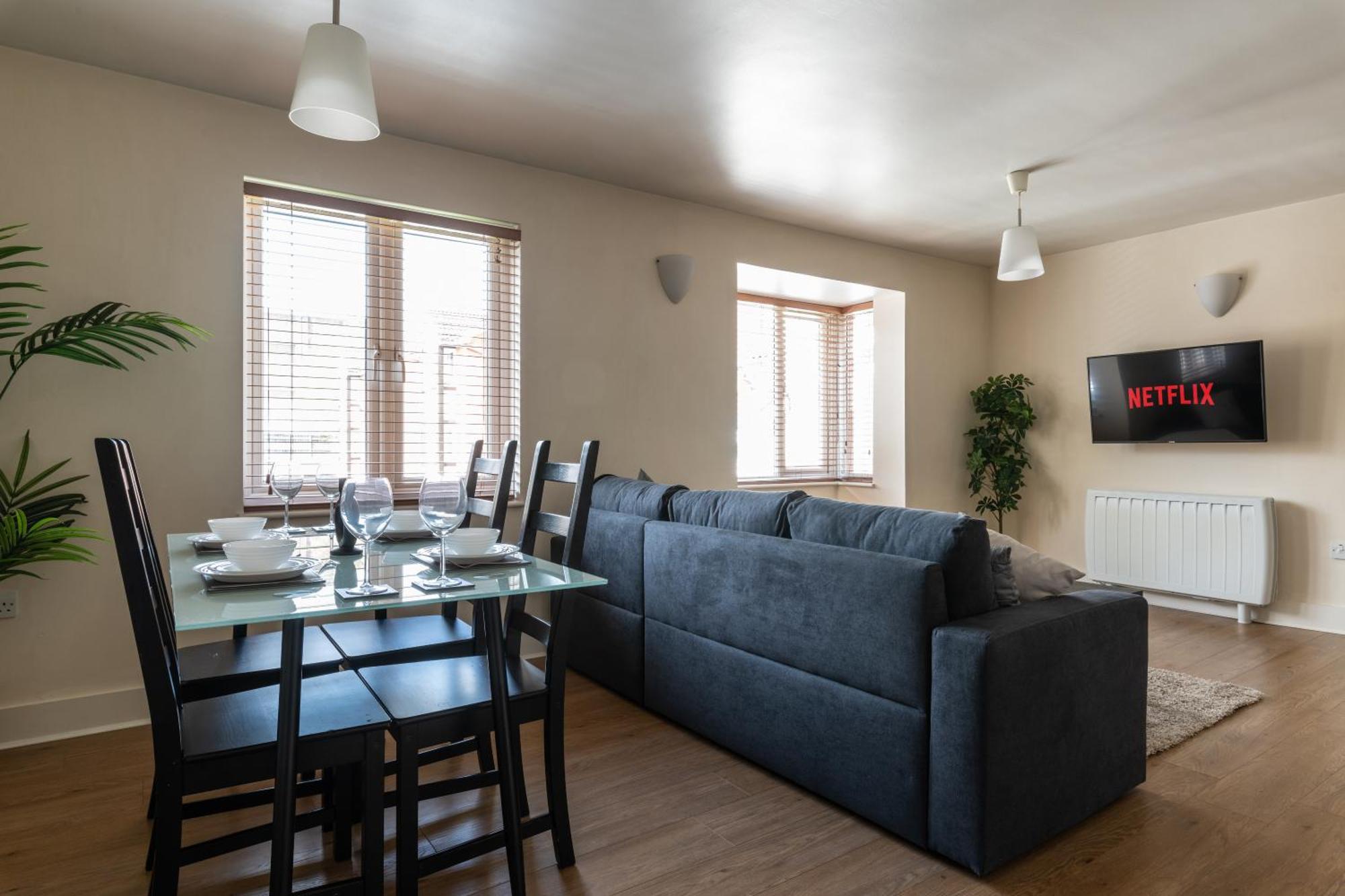 Spacious 2Br Flat - 2 Free Parking Spaces - Near Lgw Airport Crawley  Exterior photo